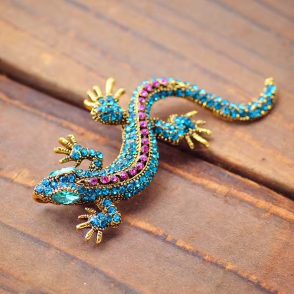 Rainbow Crystal Gecko Brooch – Colorful Rhinestone Lizard Pin Jewelry - Picture 3 of 5